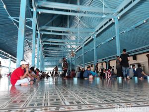 Daerahnya Berstatus KLB, Masjid Agung Solo Tetap Gelar Salat Jumat