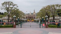 Disneyland Hong Kong Resort, taman rekreasi ini tutup pada 26 Januari lalu dan belum mengumumkan tanggal pembukaan kembali (Foto: CNN)