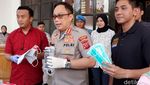 Ini Masker Daur Ulang yang Digerebek Polisi di Bandung
