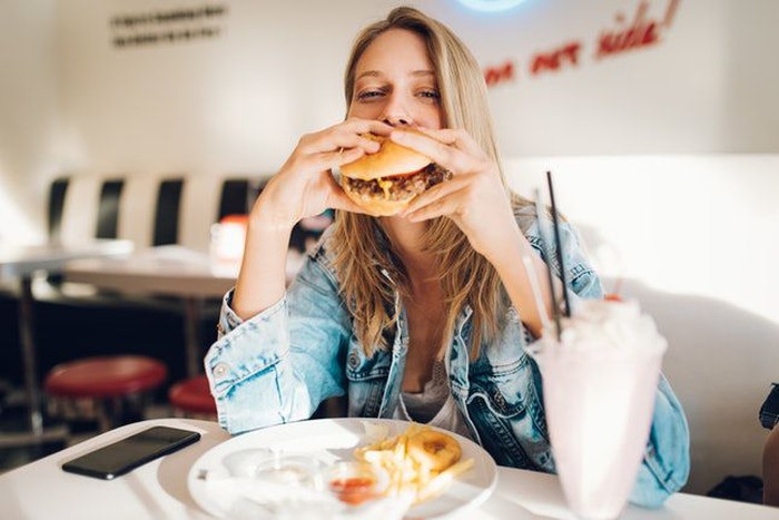 Tips makan sendirian Tips makan sendirian