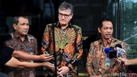 Kedatangannya itu untuk membahas kerja sama terkait penanganan korupsi.