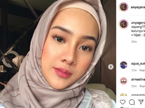 Gaya Anya Geraldine Berhijab: Siap Silaturahmi dengan Mama Kamu