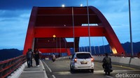 Kendaraan melintas di Jembatan Youtefa, Kamis (5/3/2020).