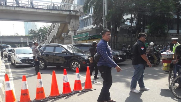 Pengalihan arus lalu lintas di Jl Rasuna Said