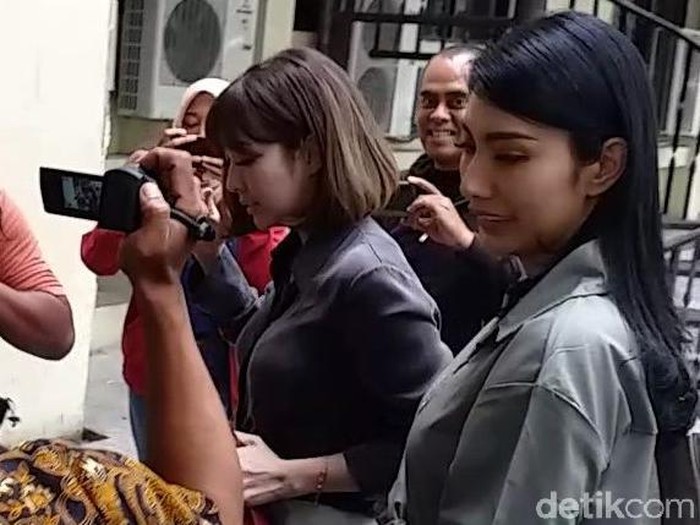 Gisel dan Tyas Mirasih Penuhi Panggilan Polda Jatim