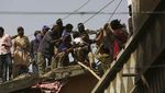 11 Orang Tewas Akibat Bangunan Ambruk di Pakistan