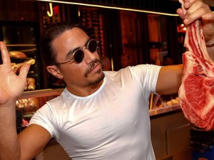 Baru Dibuka, Restoran Steak Salt Bae Dipaksa Tutup Karena Langgar Protokol Kesehatan