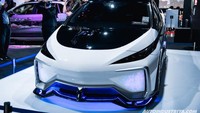 Mobil ramah lingkungan Toyota ini memiliki tampilan yang sangat berbeda dibandingkan model yang ada saat ini. Jika Prius terkesan tampil sederhana namun elegan ala pabrikan, maka model konsep kali bisa dikatakan sangat ekstrem.