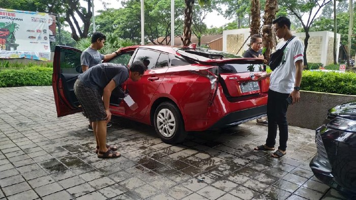 Komunitas AXIC jajal mobil hybrid