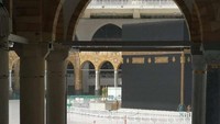 Aktivitas jemaah di Masjidil Haram hanya bisa dilakukan maksimal satu jam setelah shalat Isya. Sebab, Pemerintah Arab Saudi juga berencana menutup sementara Masjidil Haram di Makkah dan Masjid Nabawi di Madinah satu jam setelah shalat Isya (dok. Haramain Info)