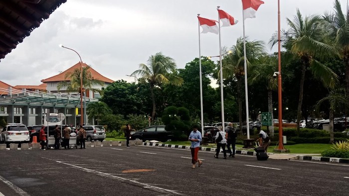 Foto : Imbas Virus Corona Bandara Ngurah Rai Senyap