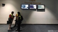 Sebagai informasi apabila ada penumpang dengan suhu di atas 38 derajat celcius maka penumpang tersebut akan ditangani lebih lanjut, seperti dimintai keterangannya hingga di lakukan tes kesehatan di sekitar area Bandara Soetta.