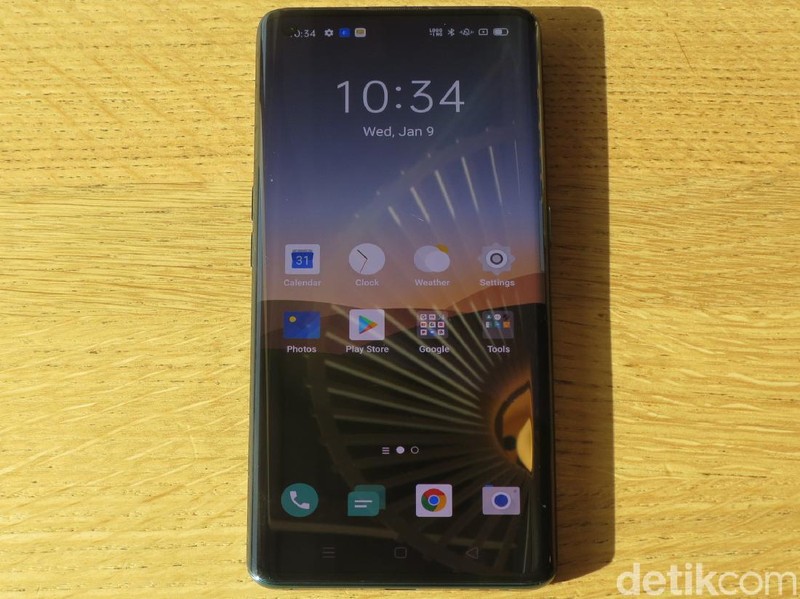 Tampang Oppo Find X2 di Swiss saat uji experience bersama Oppo Indonesia