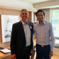 Karena saya tidak bisa memakai remote TV di rumah saudara. Mereka lebih suka menonton sinetron, sedangkan saya ingin menonton film kartun, cerita Ritesh. Foto: Instagram