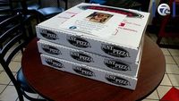Unik! Gerai Pizza Ini Iklankan Anjing Jalanan agar Diadopsi