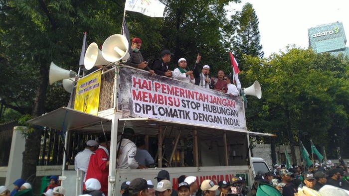 Demo massa di depan Kedubes India