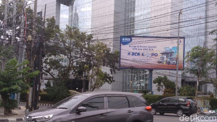 Warga keluhkan kabel semrawut di Medan, Sumut (Datuk Haris Molana/detikcom)
