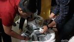 Ini Masker Daur Ulang yang Digerebek Polisi di Bandung