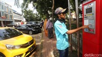 Saat ini Dishub DKI Jakarta sedang menguji coba aplikasi e-parkir di kawasan Mangga Besar, Jakarta Pusat. 