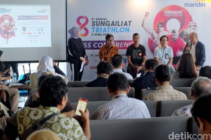 Sungailiat Triathlon 2020 yang digelar Pemkab Bangka, Provinsi Bangka Belitung akan dihelat pada 11 April 2020 mendatang. Targetnya 500 peserta dari 18 negara.
