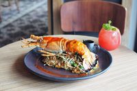 Yummy! Bisa Makan Lobster Sepuasnya dengan 10 Saus Ala China di Sini