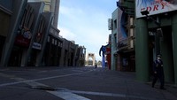 Suasana di kawasan Universal Studio Jepang yang sunyi usai taman hiburan tersebut ditutup sementara waktu imbas penyebaran virus corona.