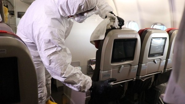 Lion Air Group menjalani fase pengerjaan yang meliputi pembersihan pesawat, sterilisasi, penyemprotan, penggantian saringan udara kabin (HEPA), kebersihan kabin, kokpit dan kompartemen kargo (Foto: Dok. Lion Air) Lion Air Group menjalani fase pengerjaan yang meliputi pembersihan pesawat, sterilisasi, penyemprotan, penggantian saringan udara kabin (HEPA), kebersihan kabin, kokpit dan kompartemen kargo (Foto: Dok. Lion Air)