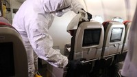 Lion Air Group menjalani fase pengerjaan yang meliputi pembersihan pesawat, sterilisasi, penyemprotan, penggantian saringan udara kabin (HEPA), kebersihan kabin, kokpit dan kompartemen kargo (Foto: Dok. Lion Air)