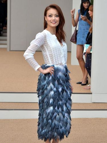 Pertunjukan Batal Imbas Virus Corona, Artis Ini 'Konser' Dadakan di Stasiun