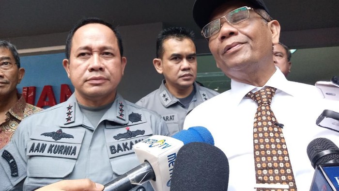 Menko Mahfud Md dan Kabakamla Laksamana Madya Aan Kurnia