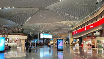 Potret Bandara Internasional Istanbul di Turki dengan Oppo Find X2. Foto indoor hasilnya ciamik (Oppo)