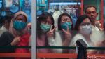 Mengular! Begini Antrean Masker Murah di Pasar Pramuka