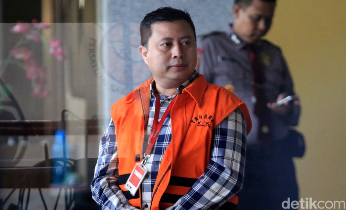 Berkas perkara tersangka kasus suap PAW anggota DPR Ri, Saeful Bahri sudah lengkap usai jalani pemeriksaan lanjutan di KPK. Saeful rencanany bakal diadili 2 pekan lagi.