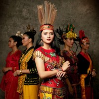 Puteri Indonesia Kalimantan Tengah 2020 Amelia Nurmawati Edmil saat ini berstatus sebagai mahasiswi fakultas ekonomi. Berusia 22 tahun, Amelia pernah menjadi exchange participant di Republik Ceko selama 1,5 bulan. Foto: Instagram @ officialputeriindonesia/ ʜᴀɴɴ ᴘʀᴀᴡɪʀᴀ