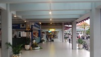 Suasana lorong terminal domestik yang nyaris tak dilalui orang. (Foto: Putu Intan/detikcom)