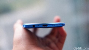 Dilengkapi jack audio 3,5 mm dan USB Type C. Foto: Adi Fida Rahman/detikINET