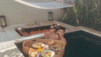 Marcell dan Nabila memang cukup lama menjalin hubungan. Lewat instagram pun banyak momen seru yang dibagikan, beberapa foto menunjukkan kemesraan saat menikmati makanan. Foto: instagram