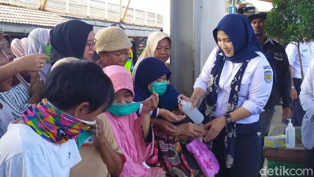Sosialisasi Pencegahan Corona di Stasiun Depok.