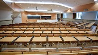 Hal ini membuat otoritas Italia meliburkan sekolah dan kampus selama 2 pekan. Claudio Furlan/LaPresse via AP.