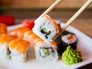 Nyam! Begini Cara Bikin Sushi di Rumah, Rasanya Tak Kalah dengan Restoran