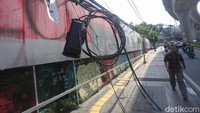 Lokasi kabel semrawut tersebut berada di kawasan Jalan Kiai Maja, Kebayoran Baru, Jakarta, Jumat (6/3/2020).