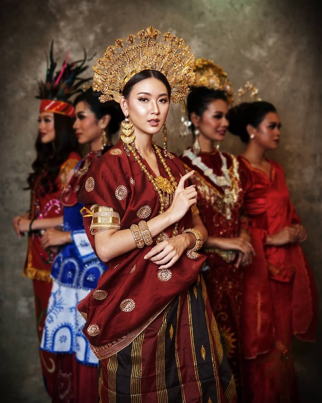 Puteri Indonesia Sulawesi Selatan 2020 Karina Widjaja merupakan lulusan dari Academy of Art University, San Fransisco. Foto: Instagram @ officialputeriindonesia/ ʜᴀɴɴ ᴘʀᴀᴡɪʀᴀ