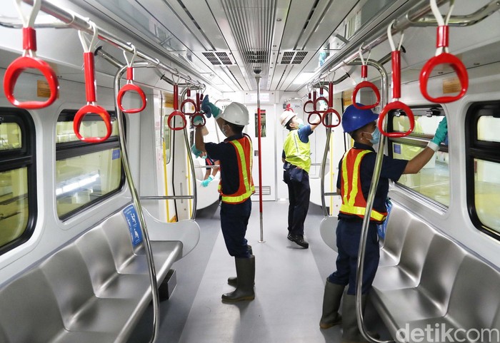 Demi mencegah menyebarnya virus corona, pihak LRT Jakarta telah menyiapkan beberapa langkah antisipatif tersendiri.