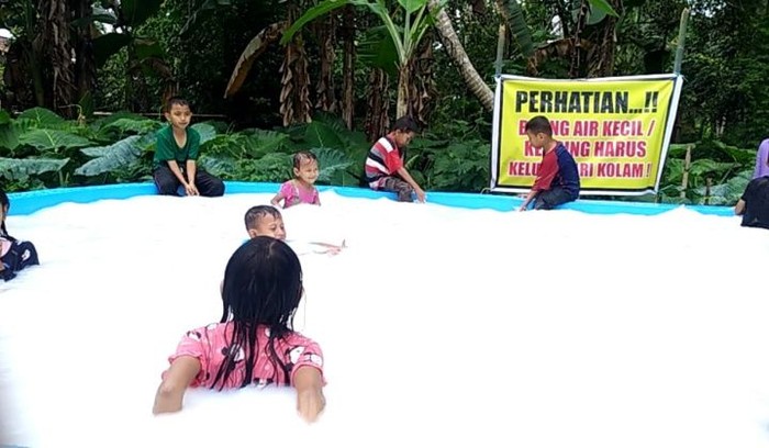 Air sumur bor di Sulsel berwarna putih seperti susu.