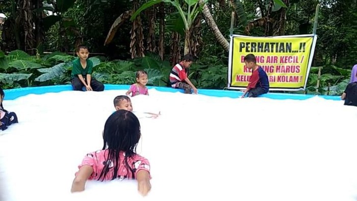 Air sumur bor di Sulsel berwarna putih seperti susu.