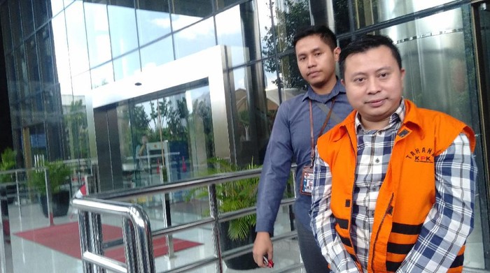 Tersangka kasus dugaan suap pergantian antarwaktu (PAW) anggota DPR, Saeful