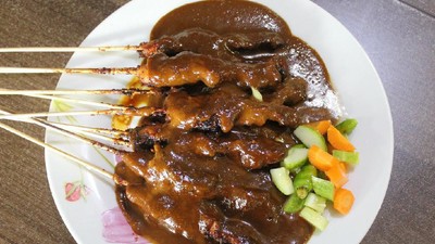 20 Sate Ayam Madura Enak Ada di Sini
