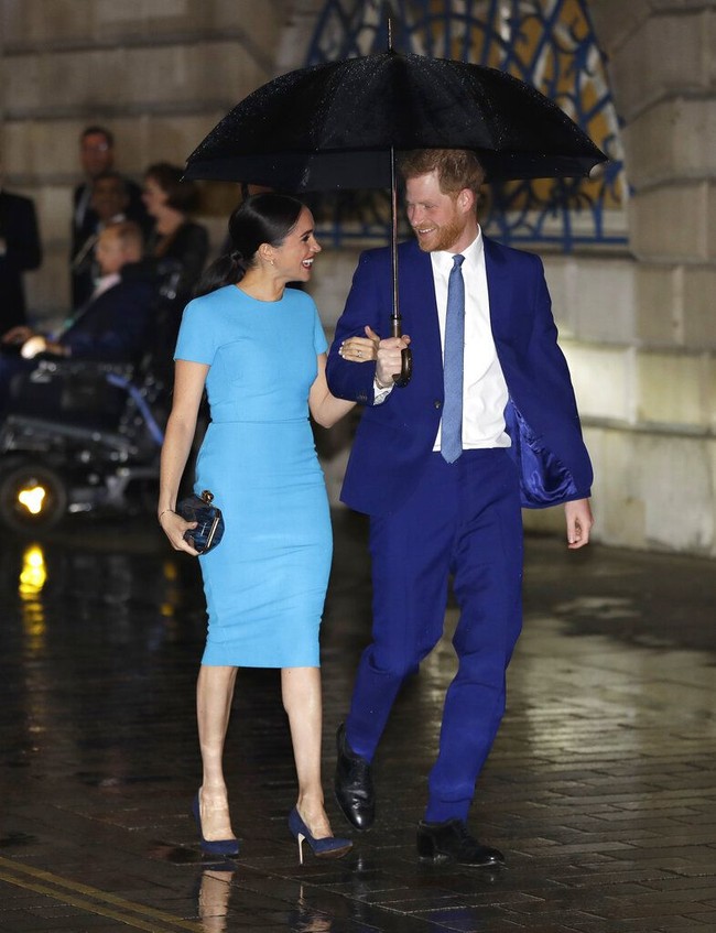 Meghan Markle akhirnya tampil untuk pertamakalinya di depan publik Inggris, hampir dua bulan setelah mengumumkan secara resmi bahwa dia dan Pangeran Harry mundur sebagai anggota senior kerajaan. Foto: AP Photo/Kirsty Wigglesworth