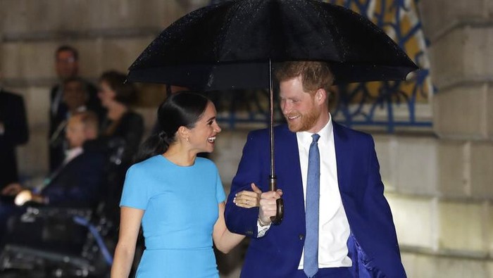 Britains Prince Harry and Meghan, the Duchess of Sussex, leave after attending the annual Endeavour Fund Awards in London, Thursday, March 5, 2020. The awards celebrate the achievements of service personnel who were injured in service and have gone on to use sport as part of their recovery and rehabilitation. (AP Photo/Kirsty Wigglesworth)