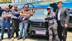 Bamsoet Uji Kaca dan Pintu Mobil Anti Peluru
